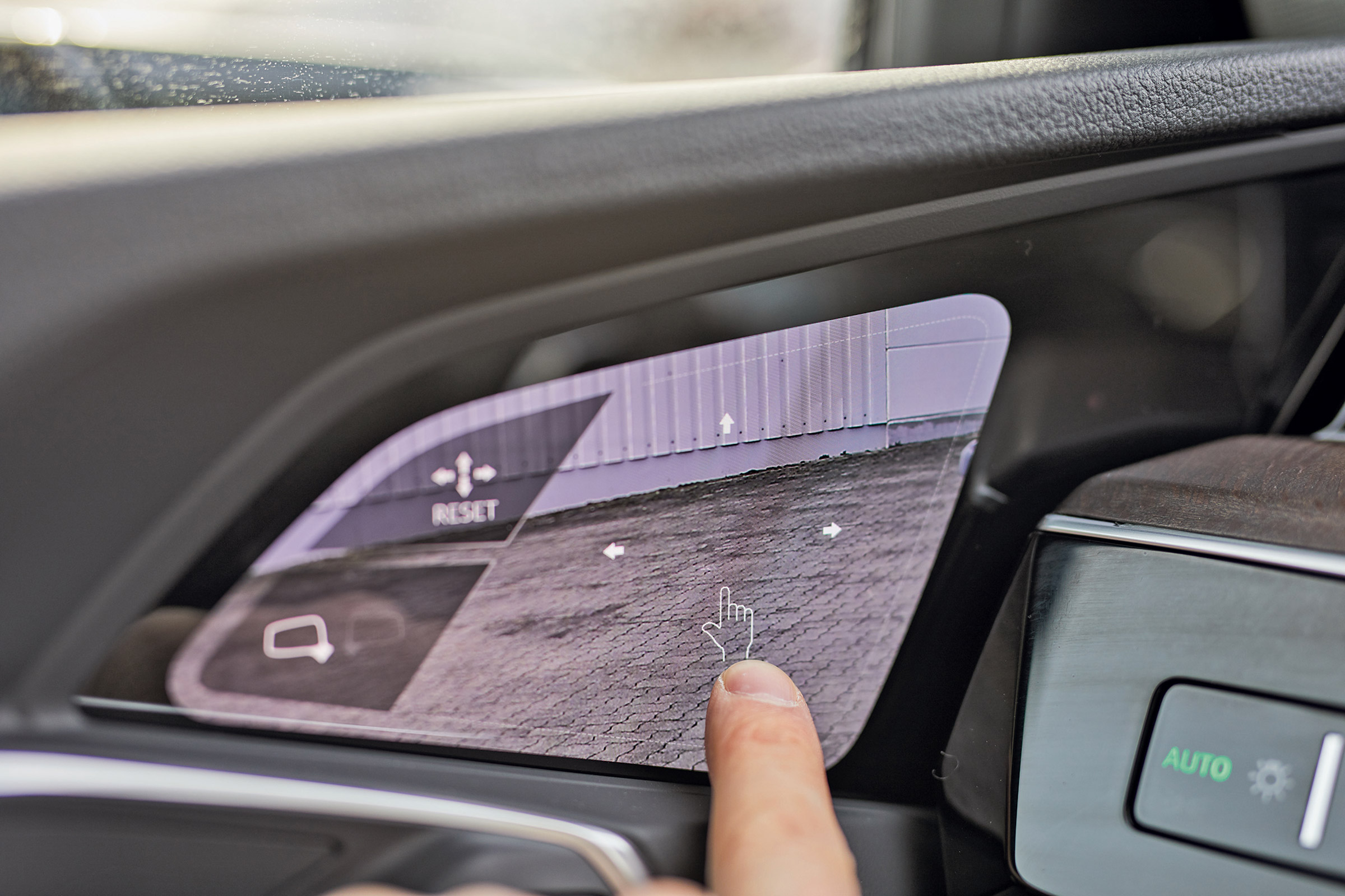 Audi e-tron - interior detail
