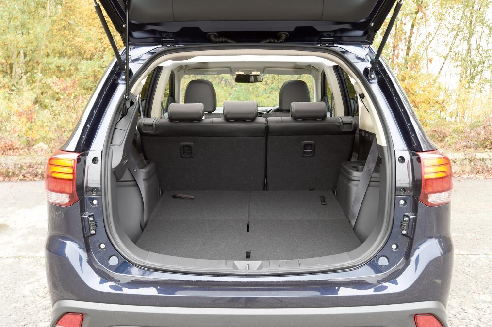 Used Mitsubishi Outlander - boot