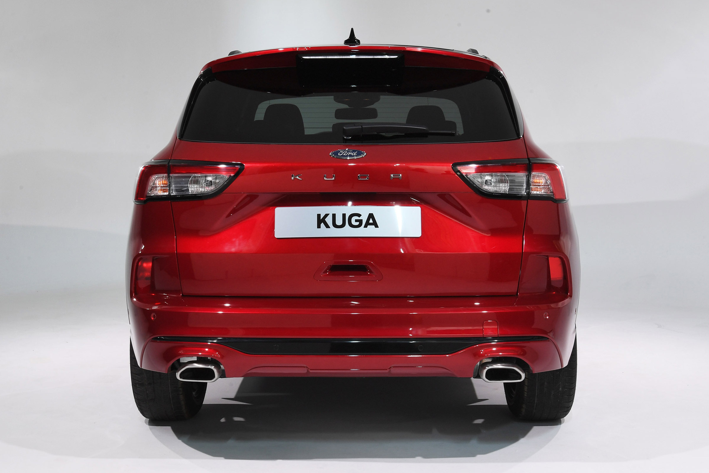 Ford Kuga - studio full rear