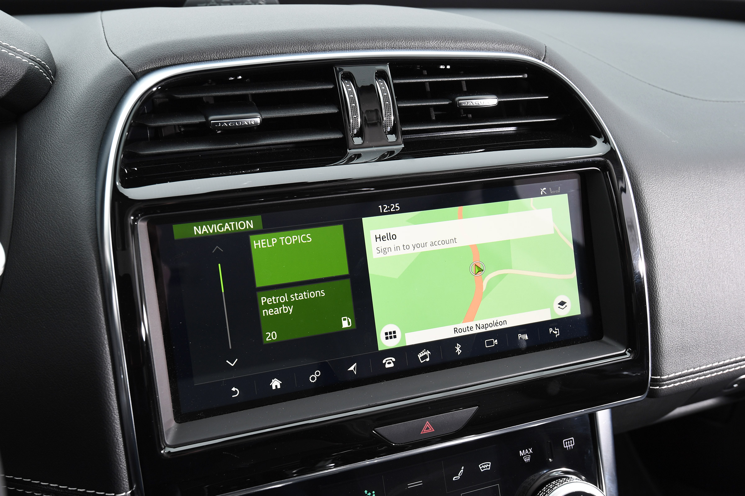 Jaguar XE - infotainment