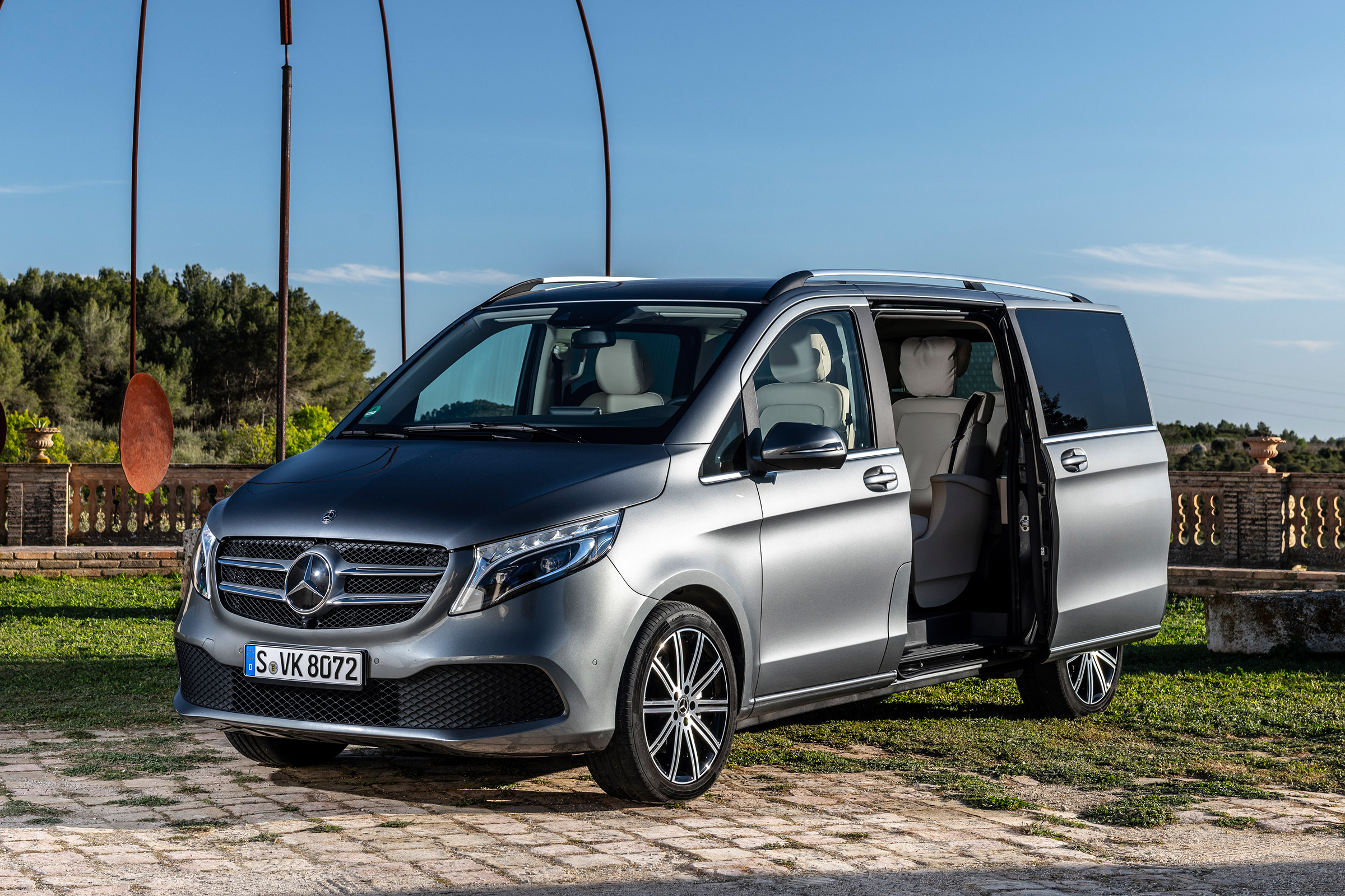 Mercedes V-Class - front static door open
