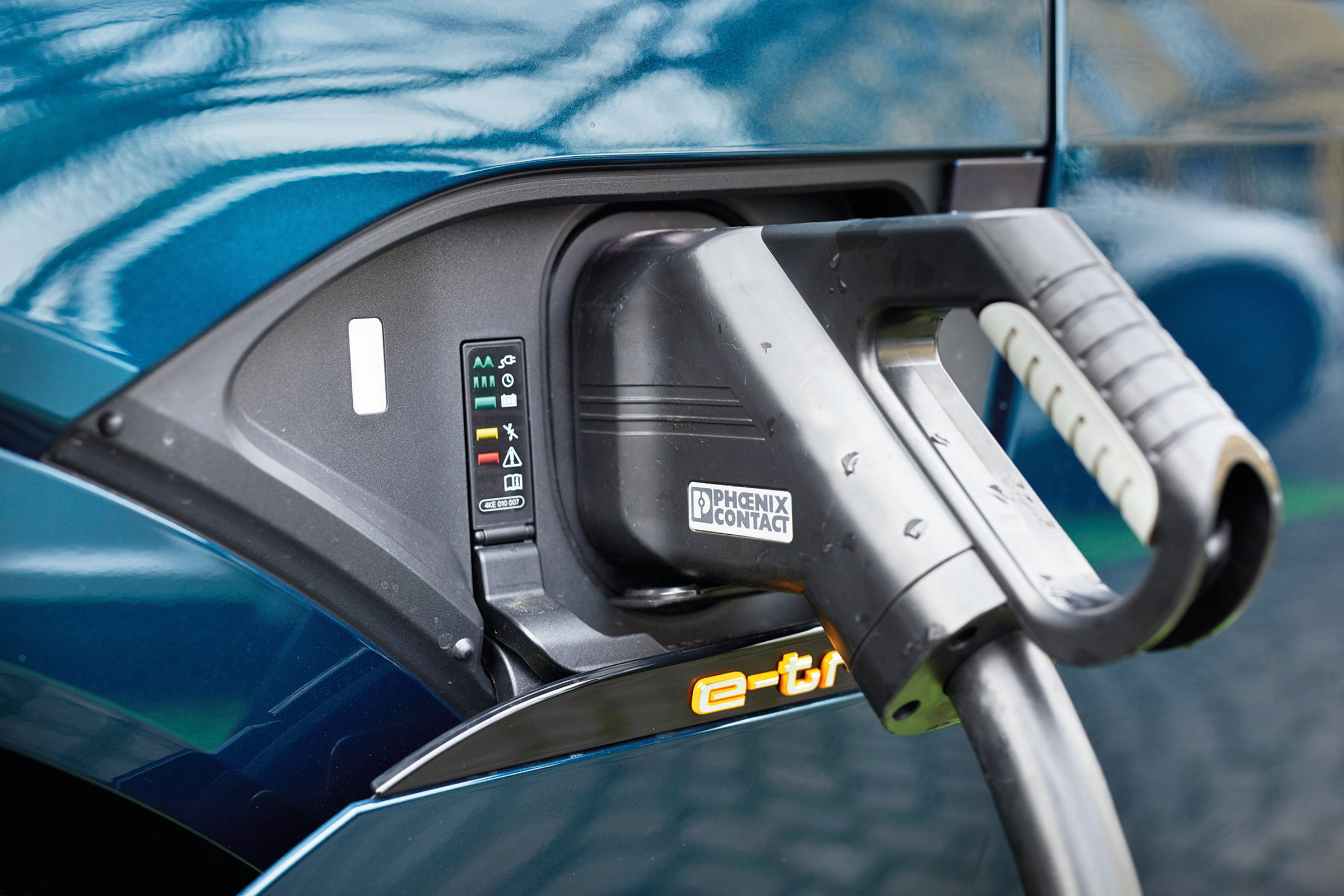 Audi e-tron - charging