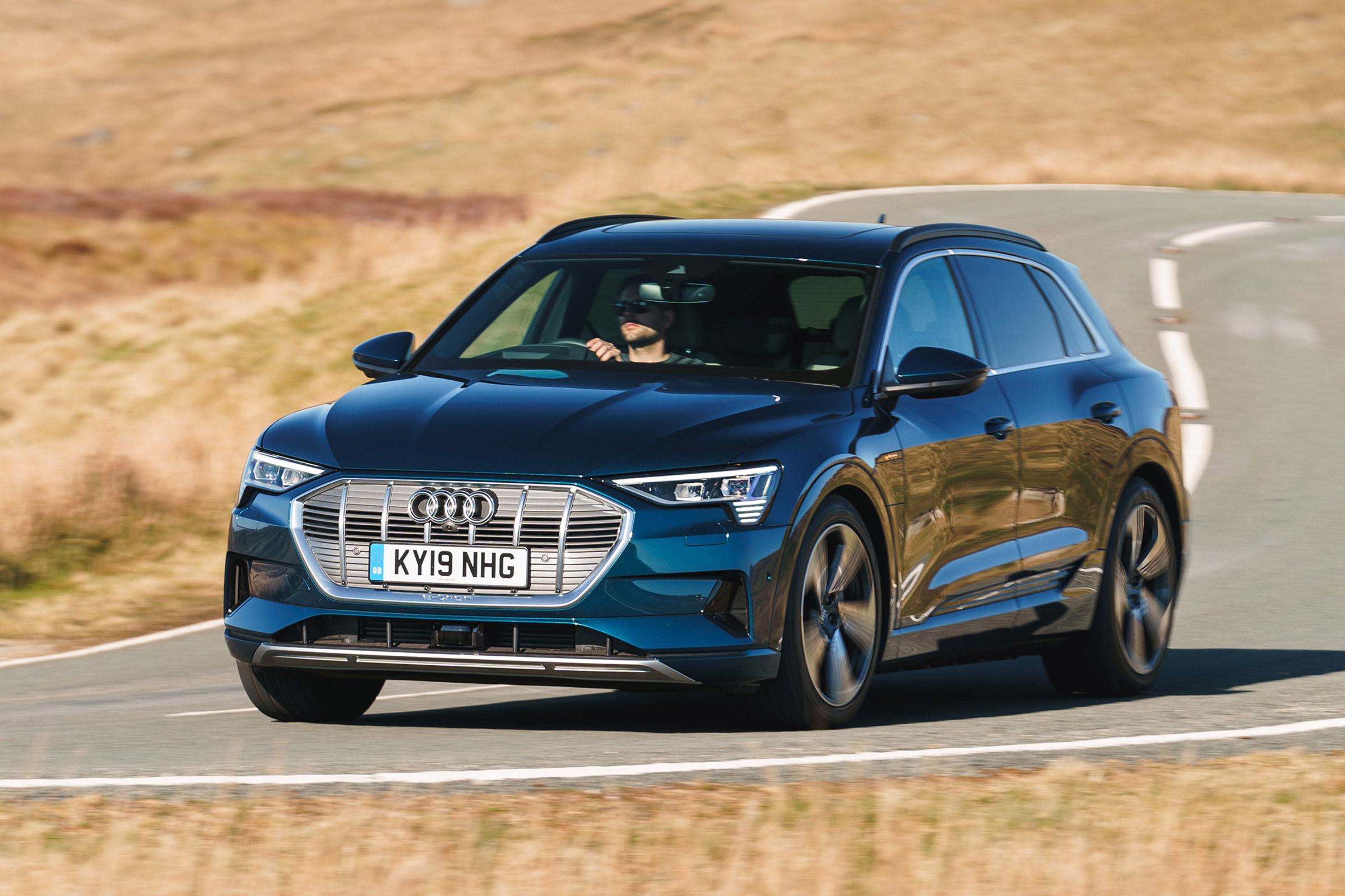 Audi e-tron - front action