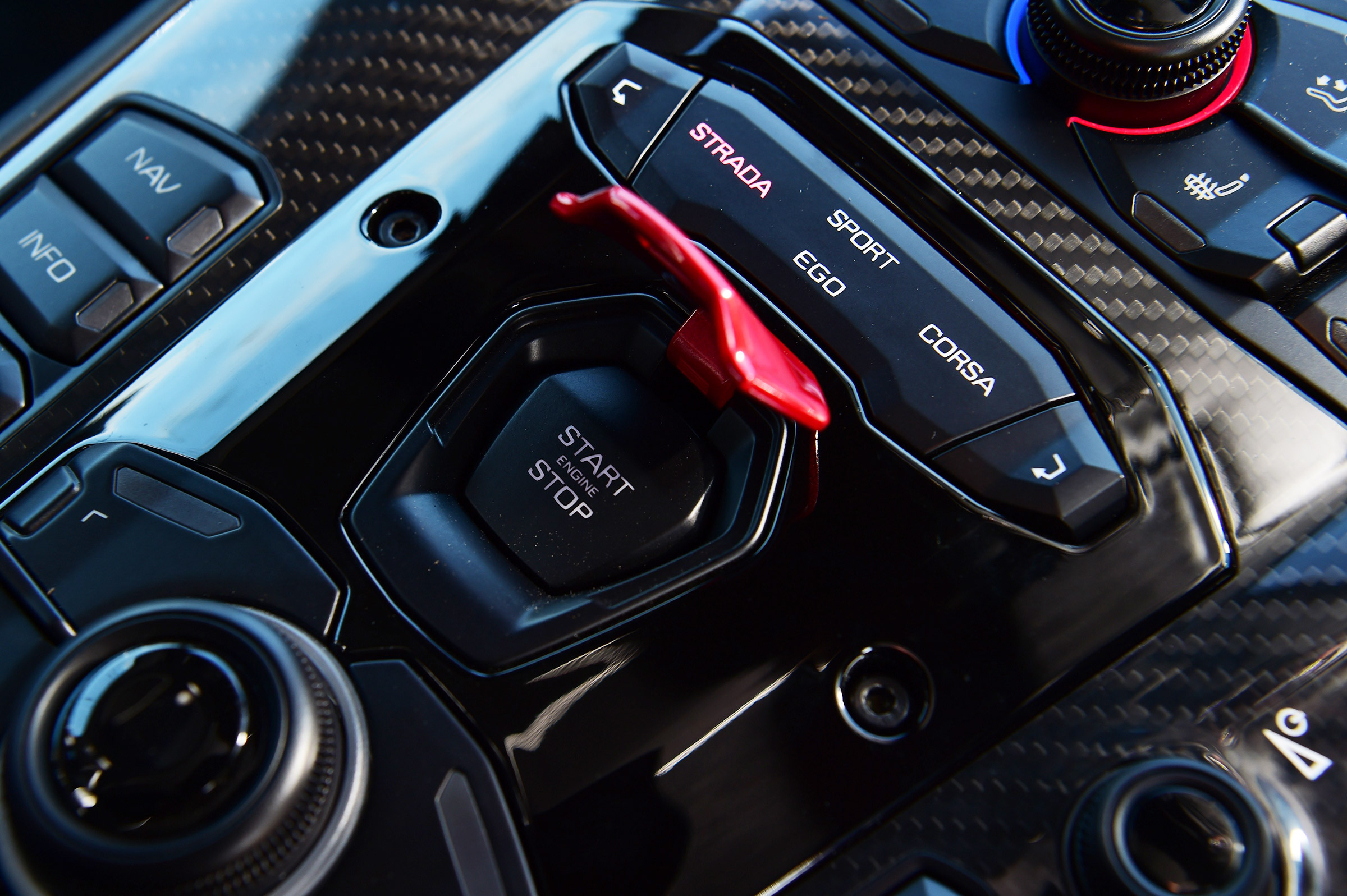 Lamborghini Aventador SVJ - start/stop