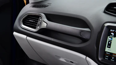 Jeep Renegade - interior trim