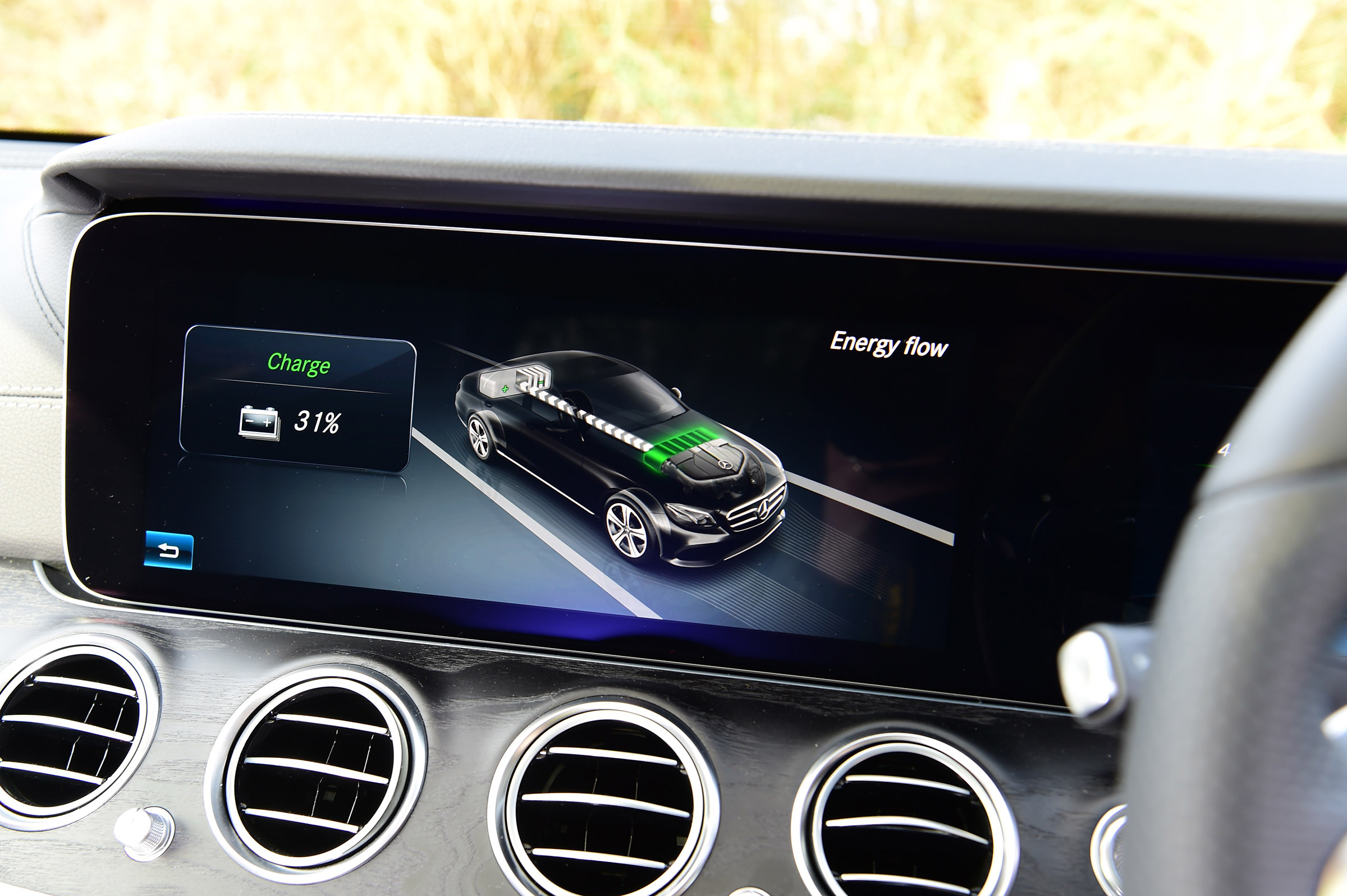 Mercedes E 300 e - battery status