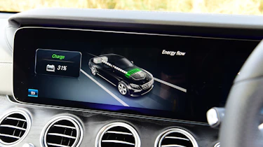 Mercedes E 300 e - battery status