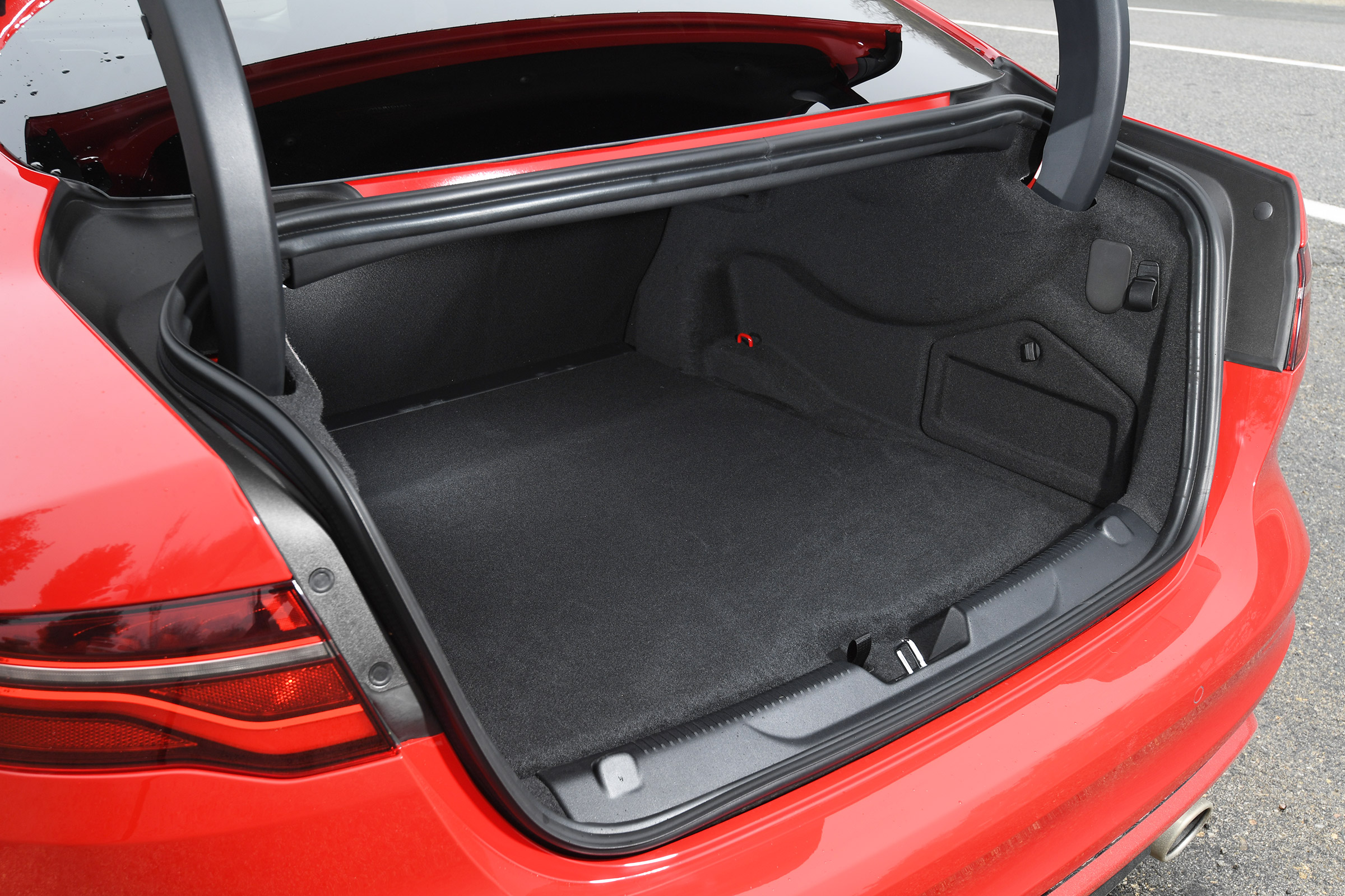 Jaguar XE - boot