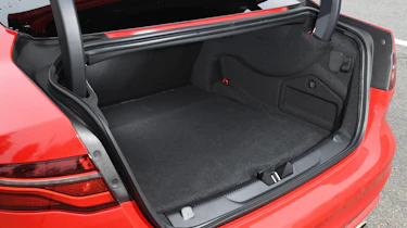 Jaguar XE - boot