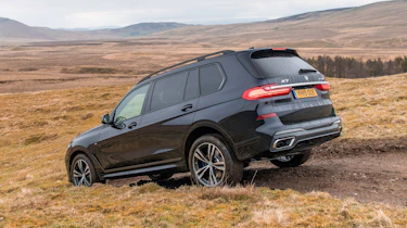 BMW X7 - rear off-road