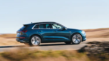 Audi e-tron - side