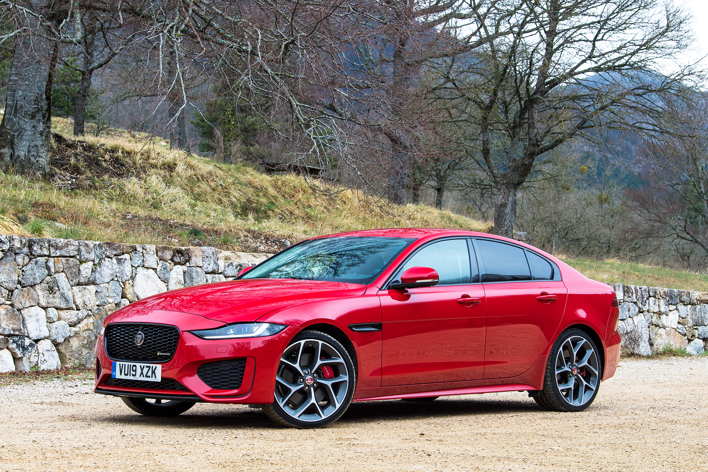 Jaguar XE - front static