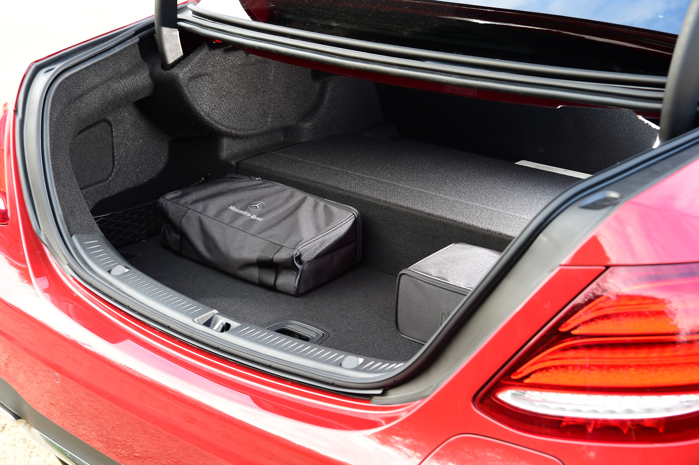 Mercedes E 300 e - boot