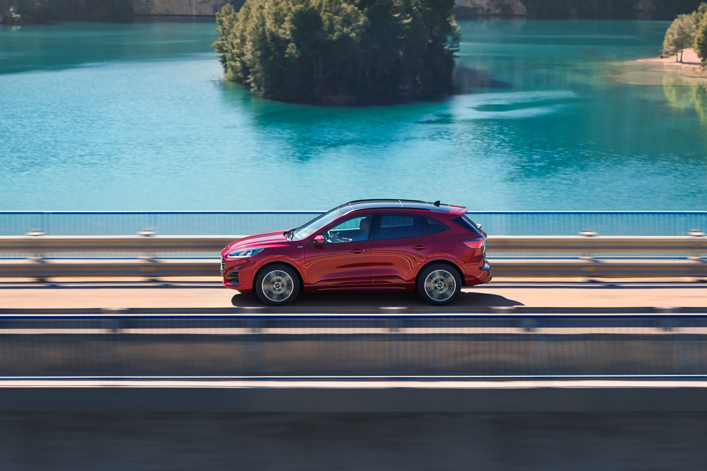 Ford Kuga - side