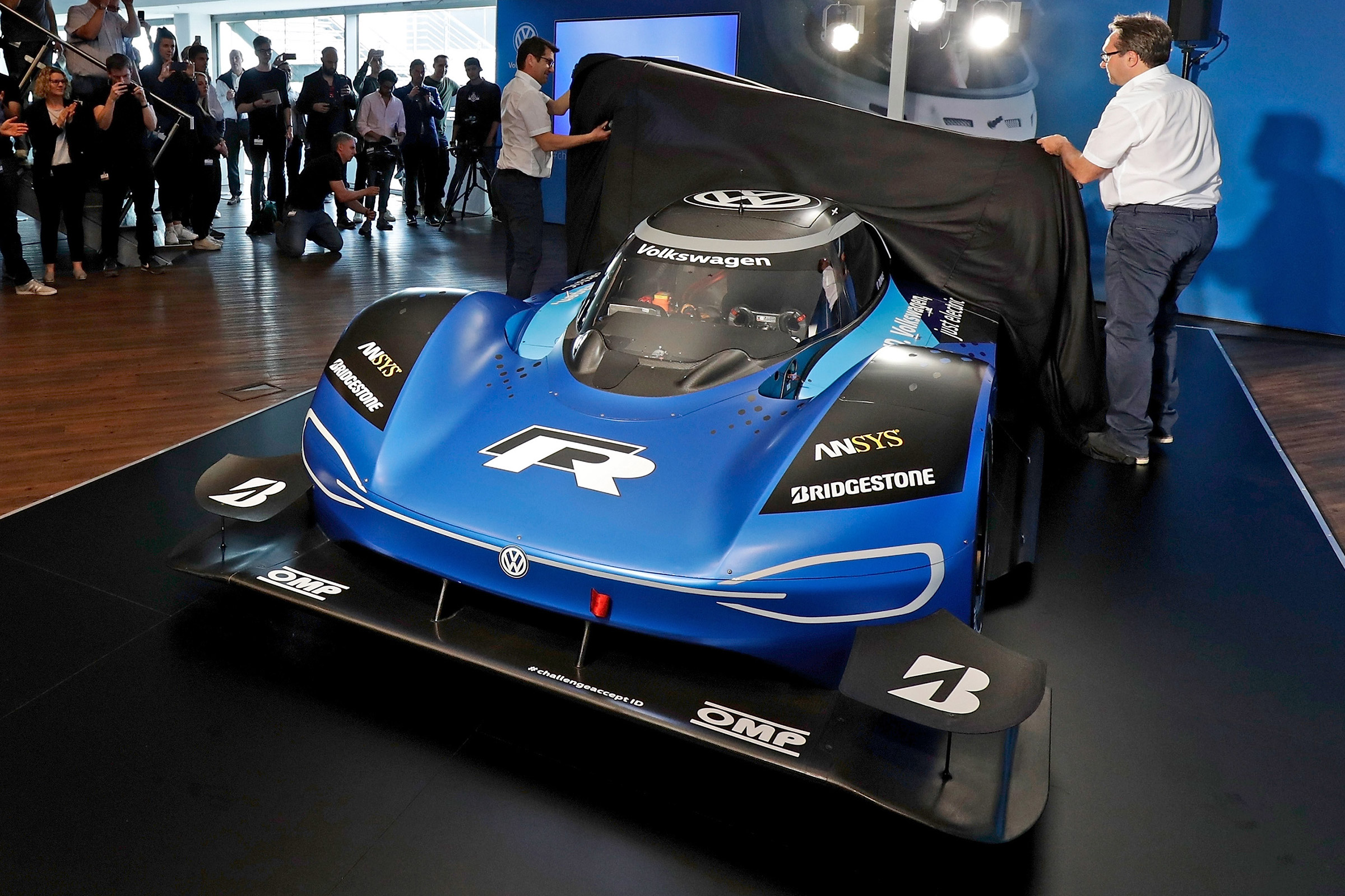Volkswagen ID. R - reveal