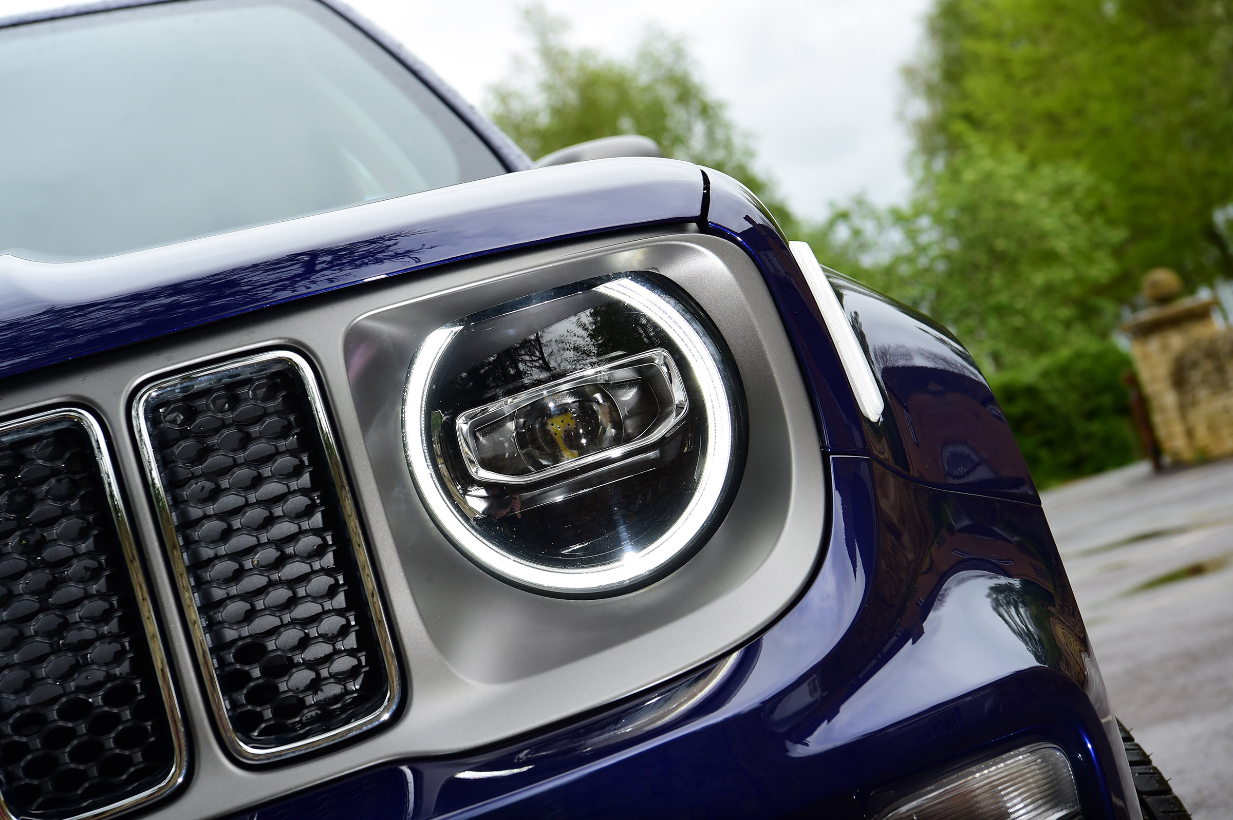 Jeep Renegade - front light
