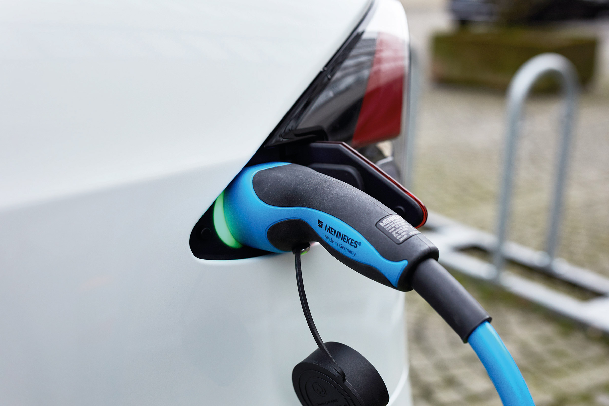Tesla Model X - charging