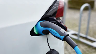 Tesla Model X - charging