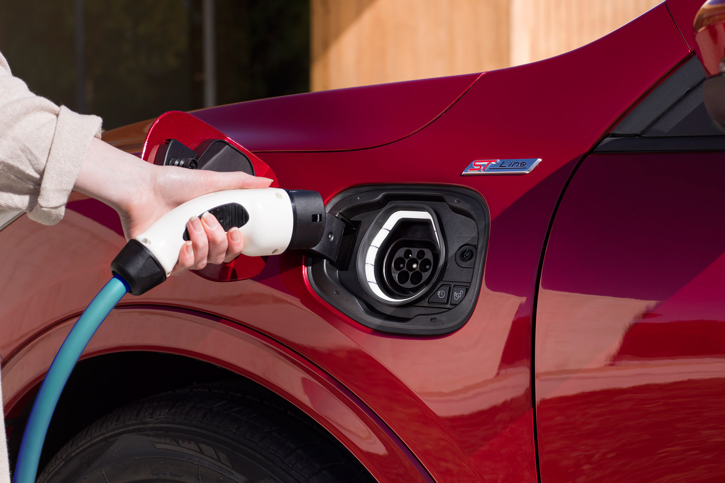 Ford Kuga - plugging in