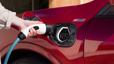 Ford Kuga - plugging in