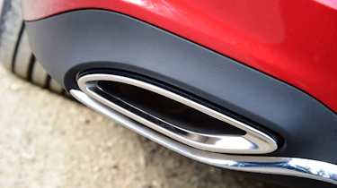 Mercedes E 300 e - exhaust