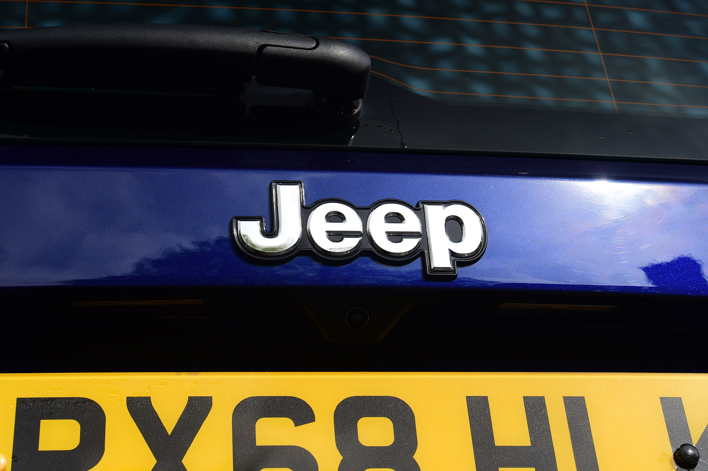 Jeep Renegade - Jeep badge