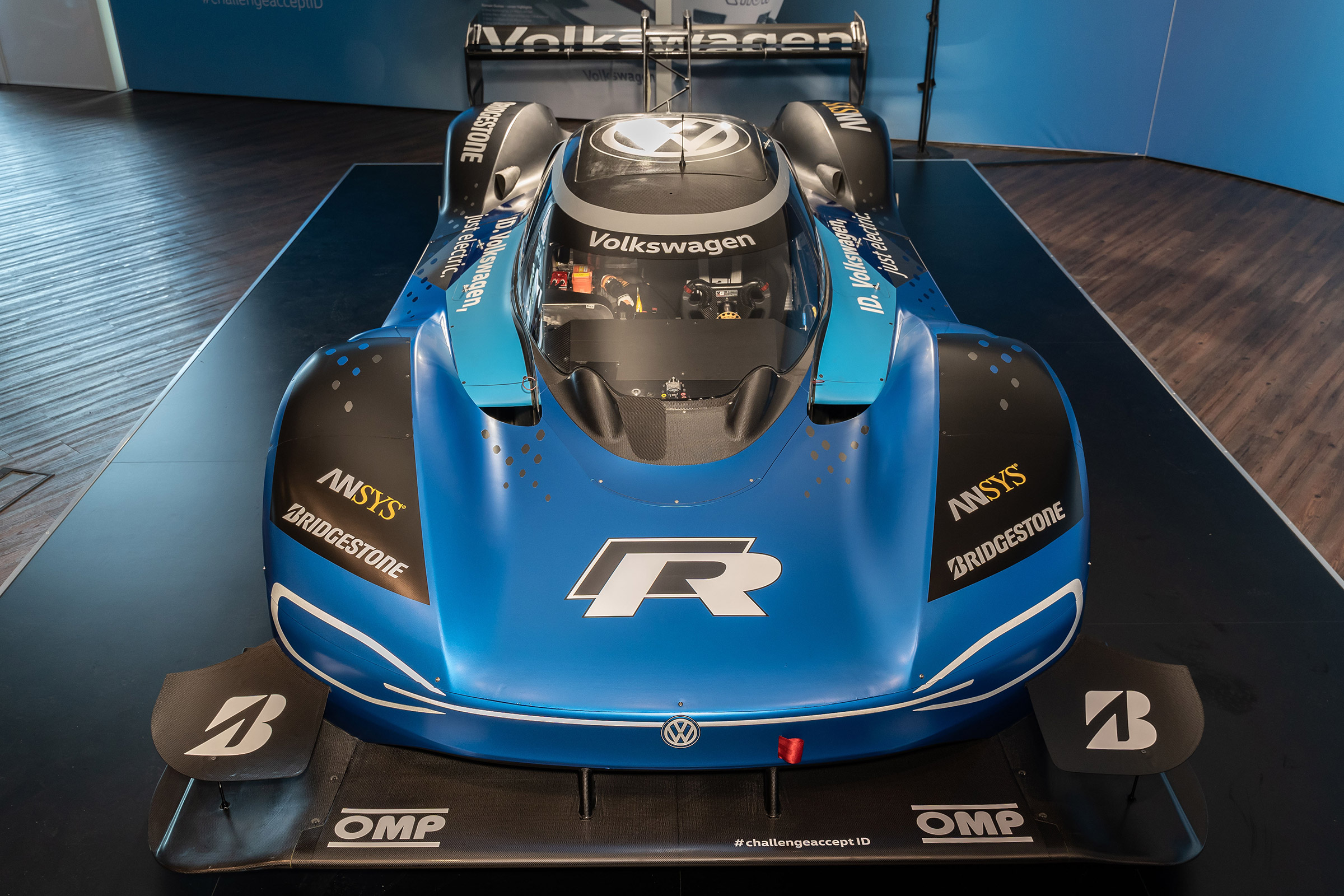 Volkswagen ID. R - full front
