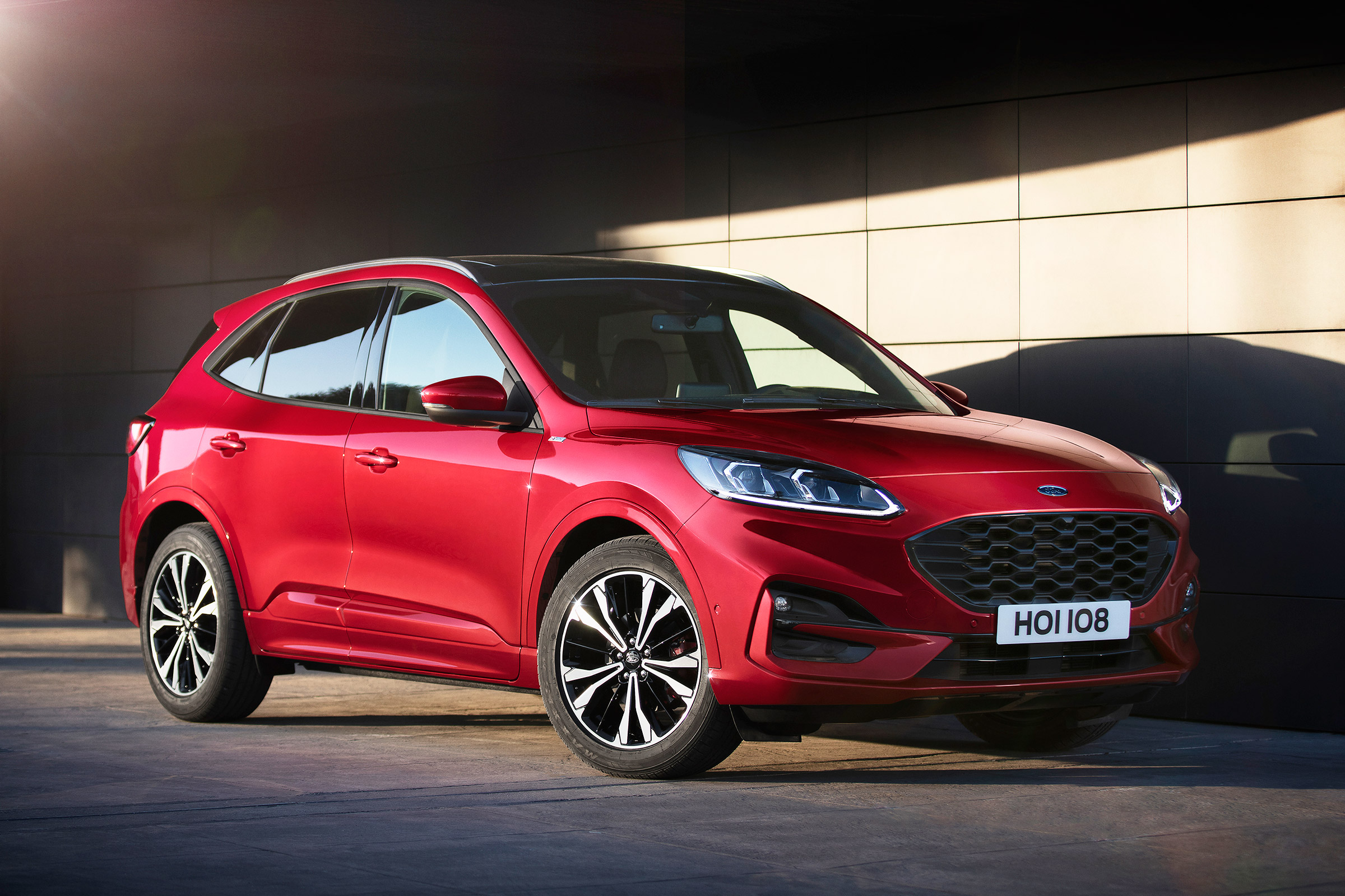 Ford Kuga - side/front