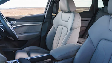 Audi e-tron - front seats