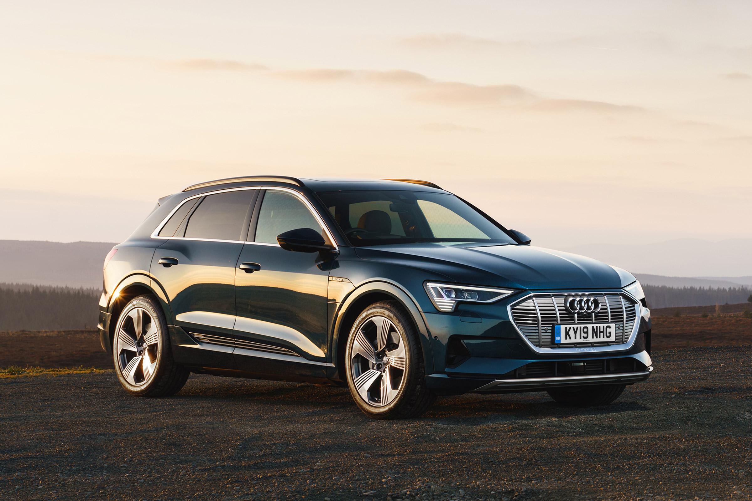 Audi e-tron - front static