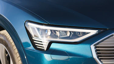 Audi e-tron - front light