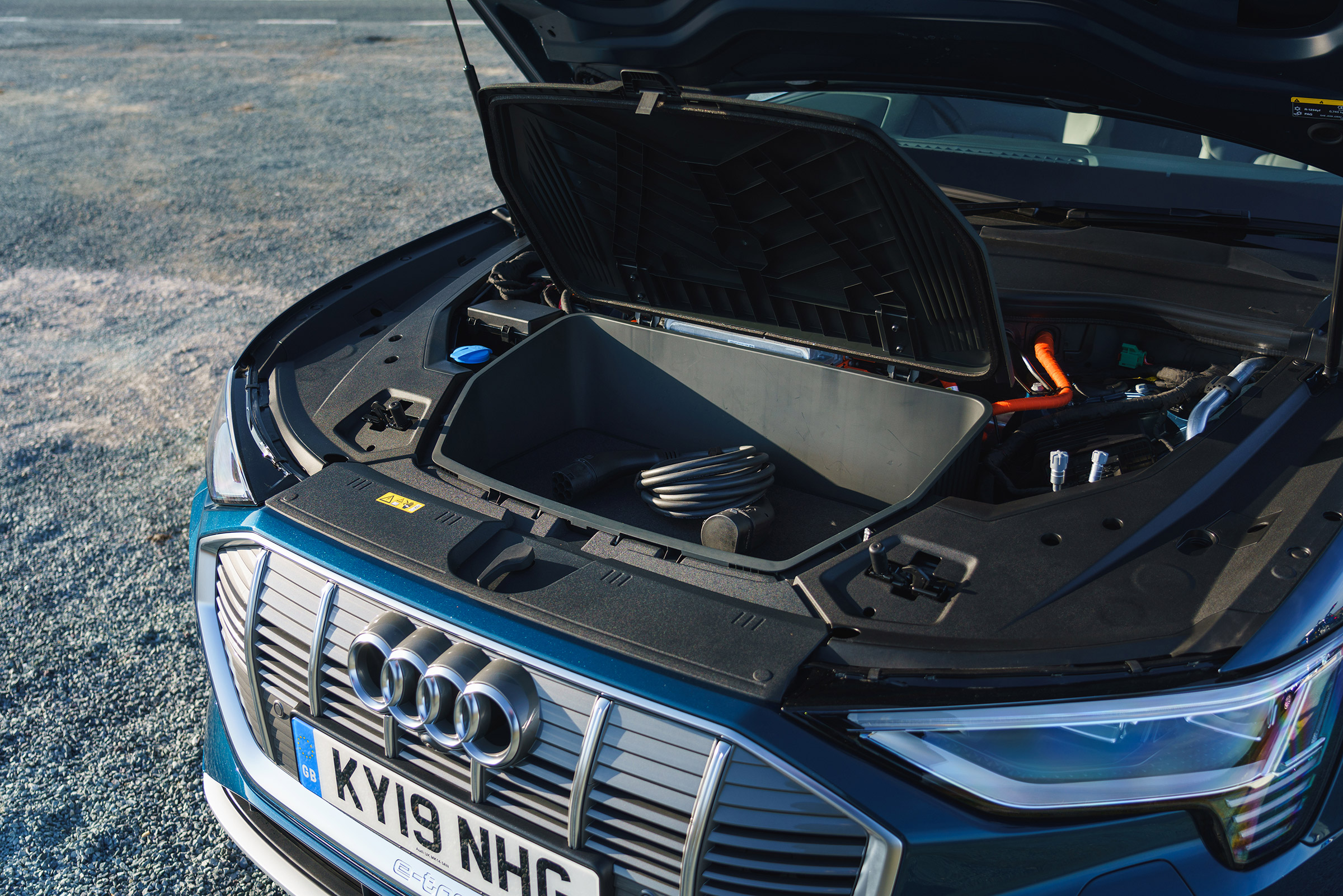 Audi e-tron - front boot