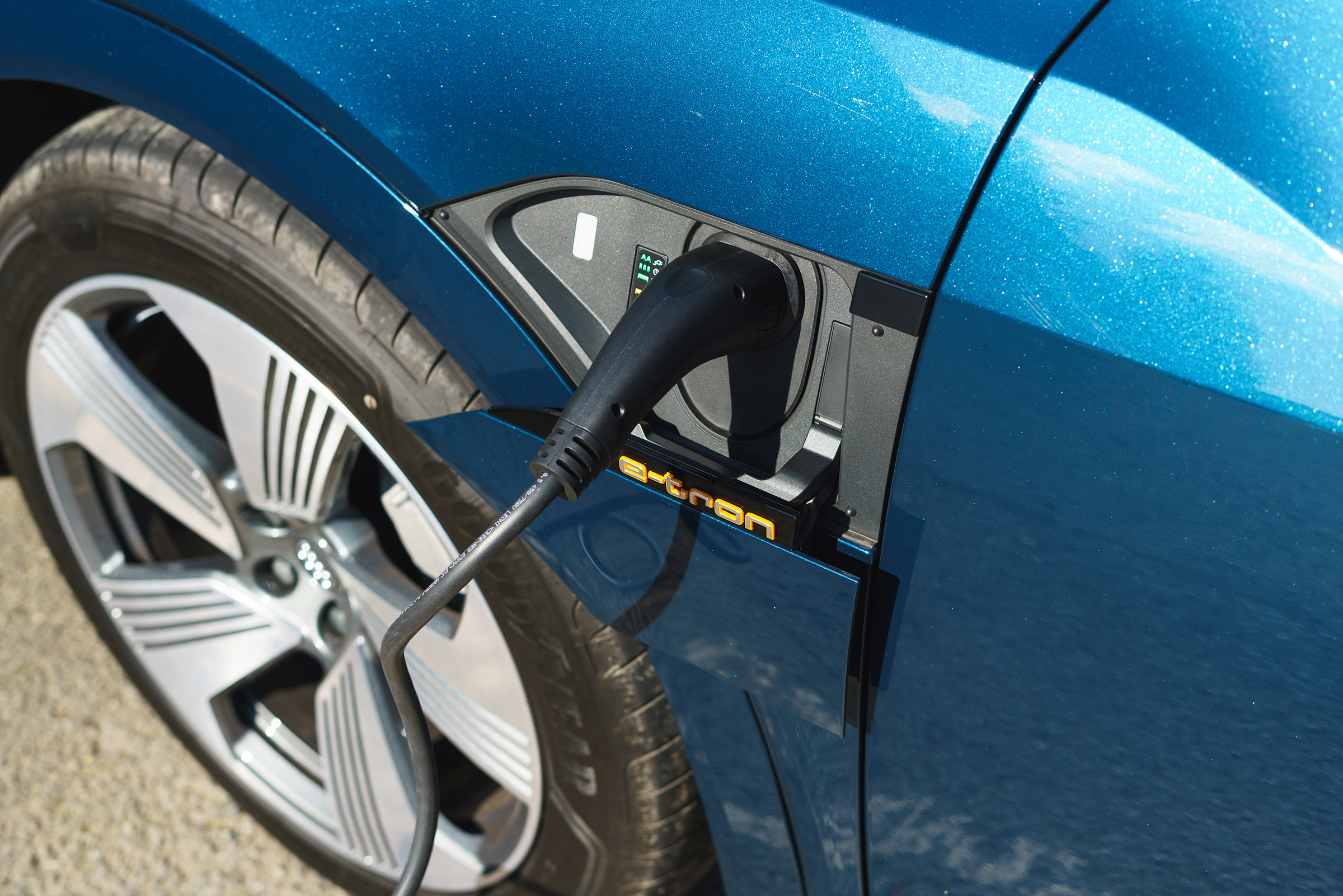 Audi e-tron - charging