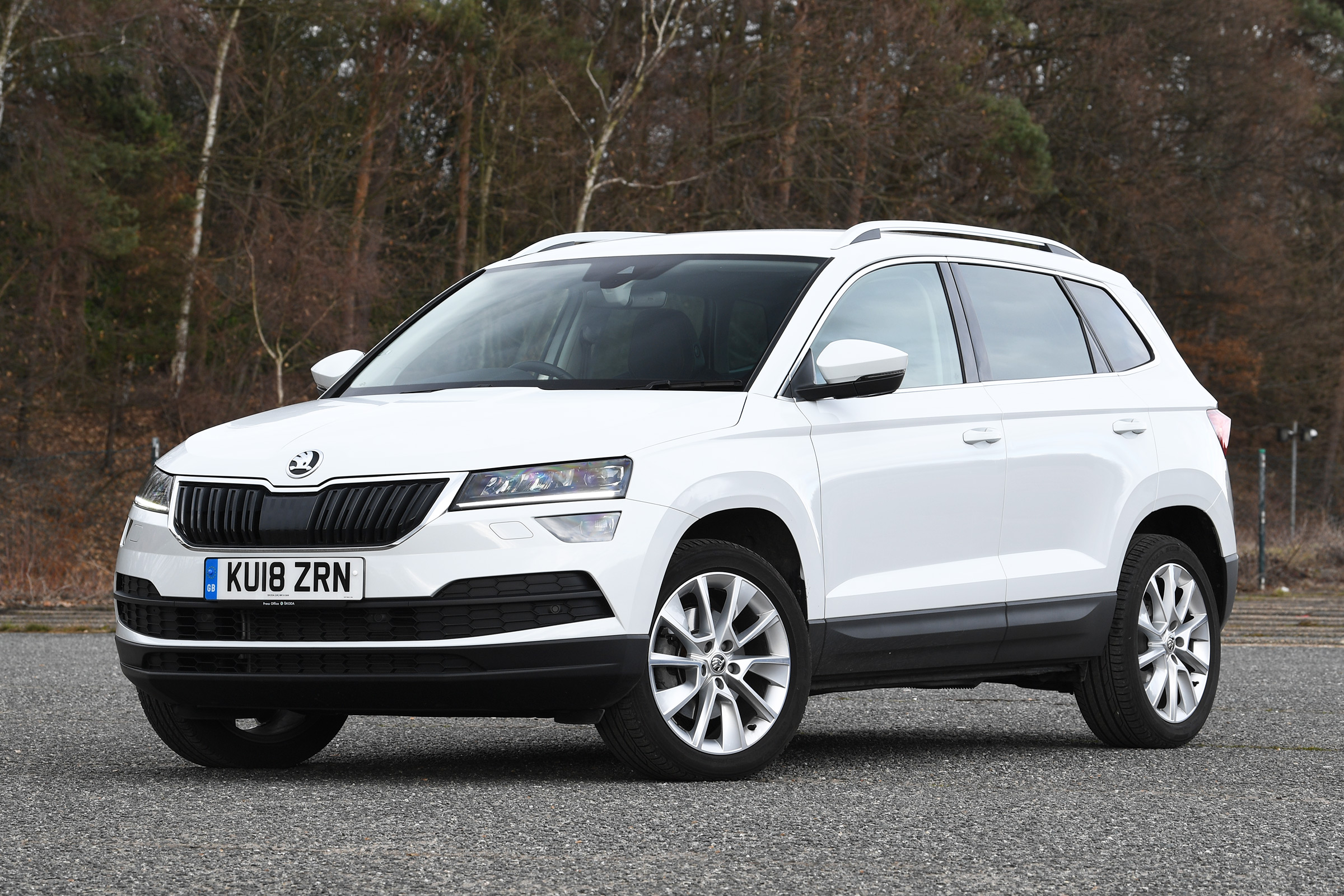 skoda karoq static front quarter
