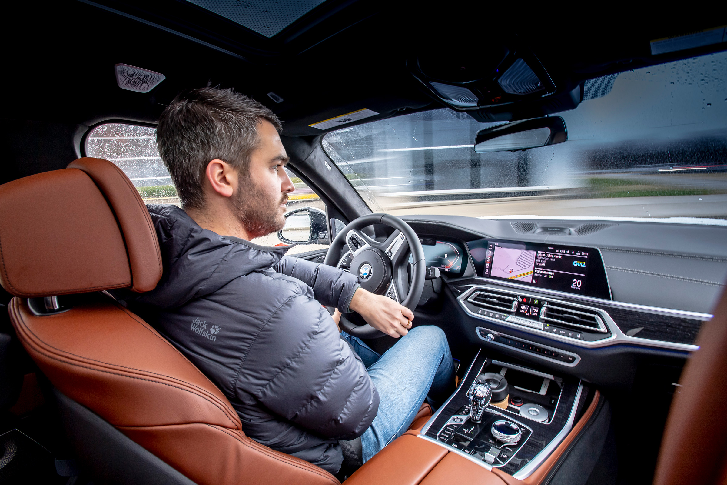BMW SUVs feature - Rich driving X7