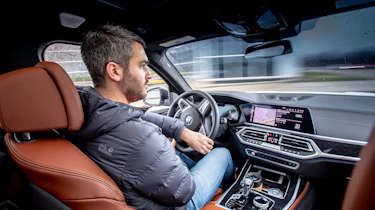 BMW SUVs feature - Rich driving X7