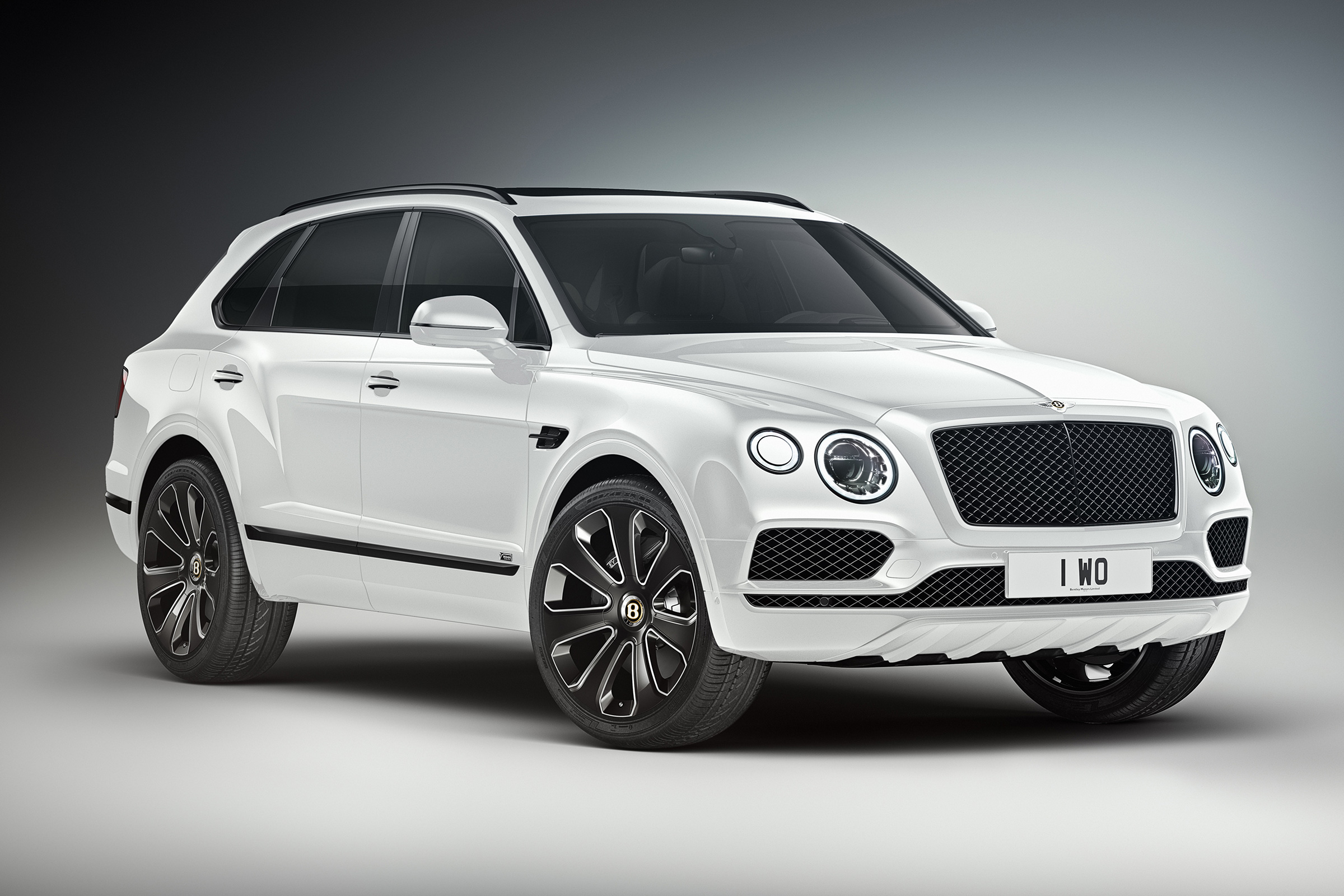 Bentley Bentayga V8 Design Series - white