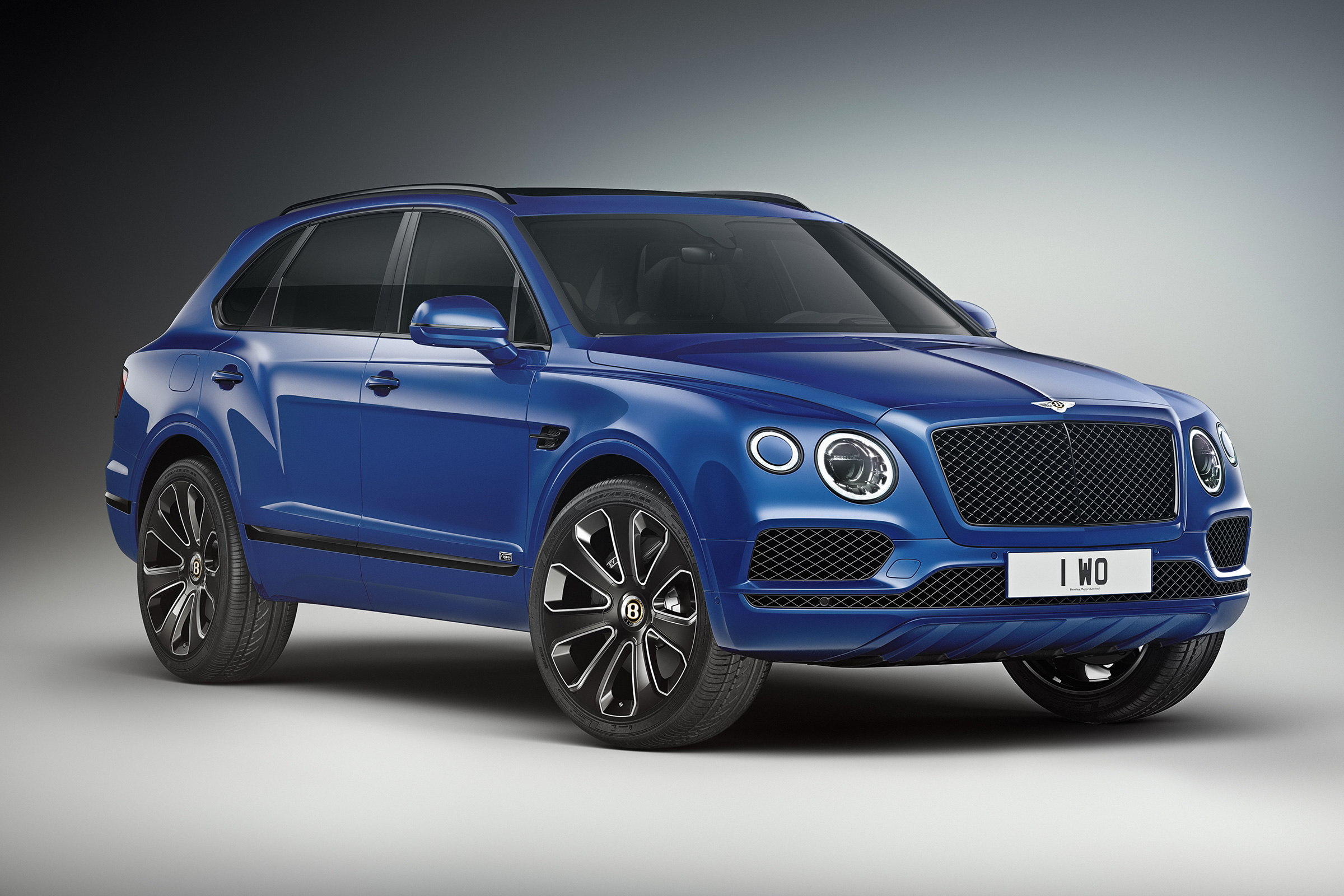 Bentley Bentayga V8 Design Series - blue