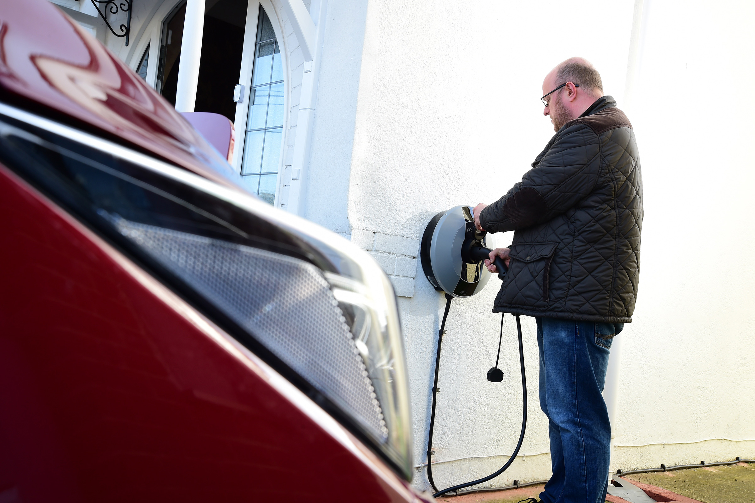 Nissan Leaf - Long termer plugging in