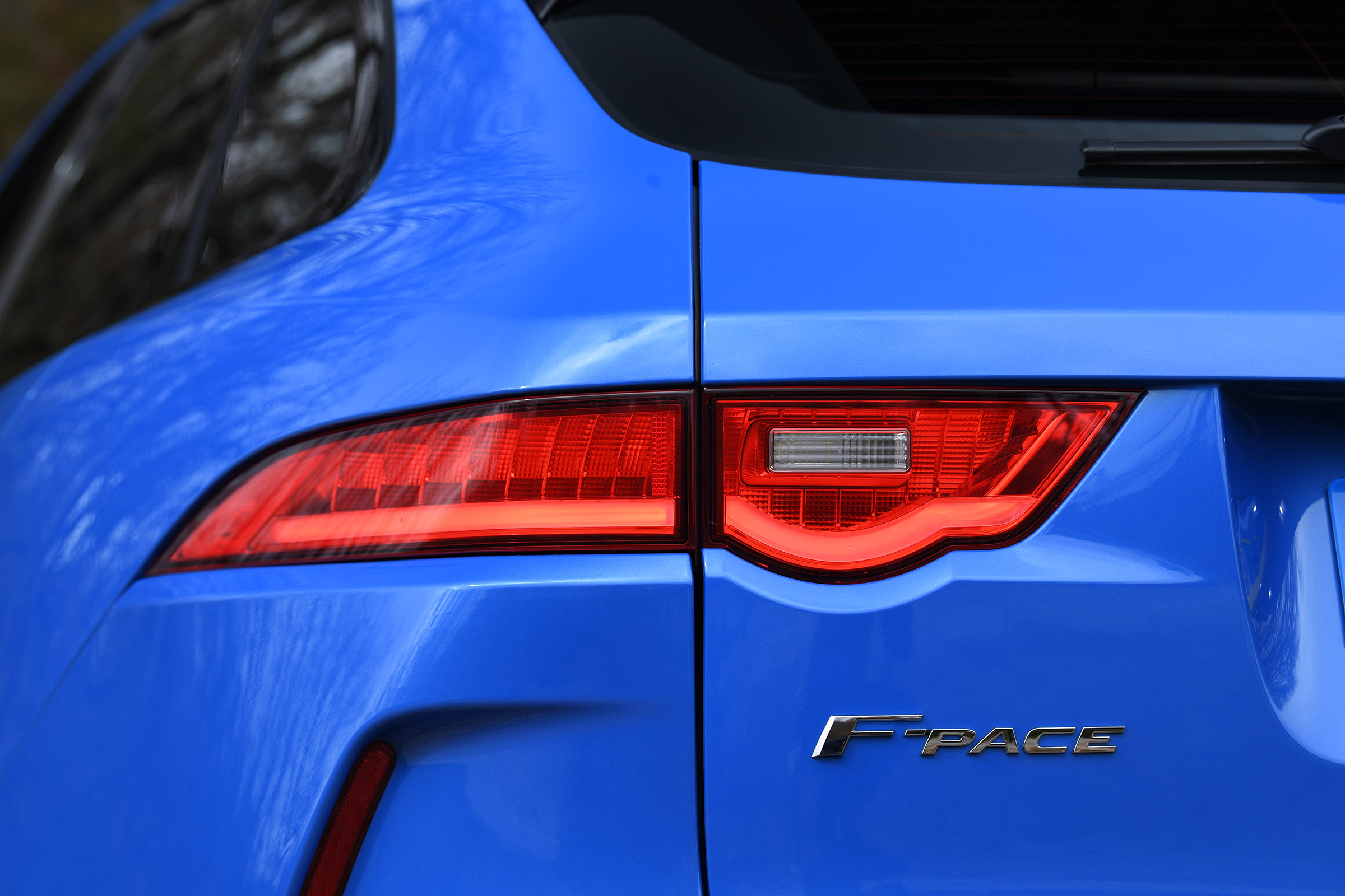 Jaguar F-Pace SVR - rear light