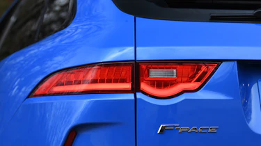 Jaguar F-Pace SVR - rear light