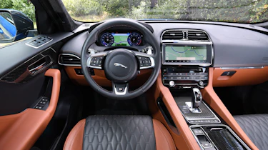 Jaguar F-Pace SVR - dash