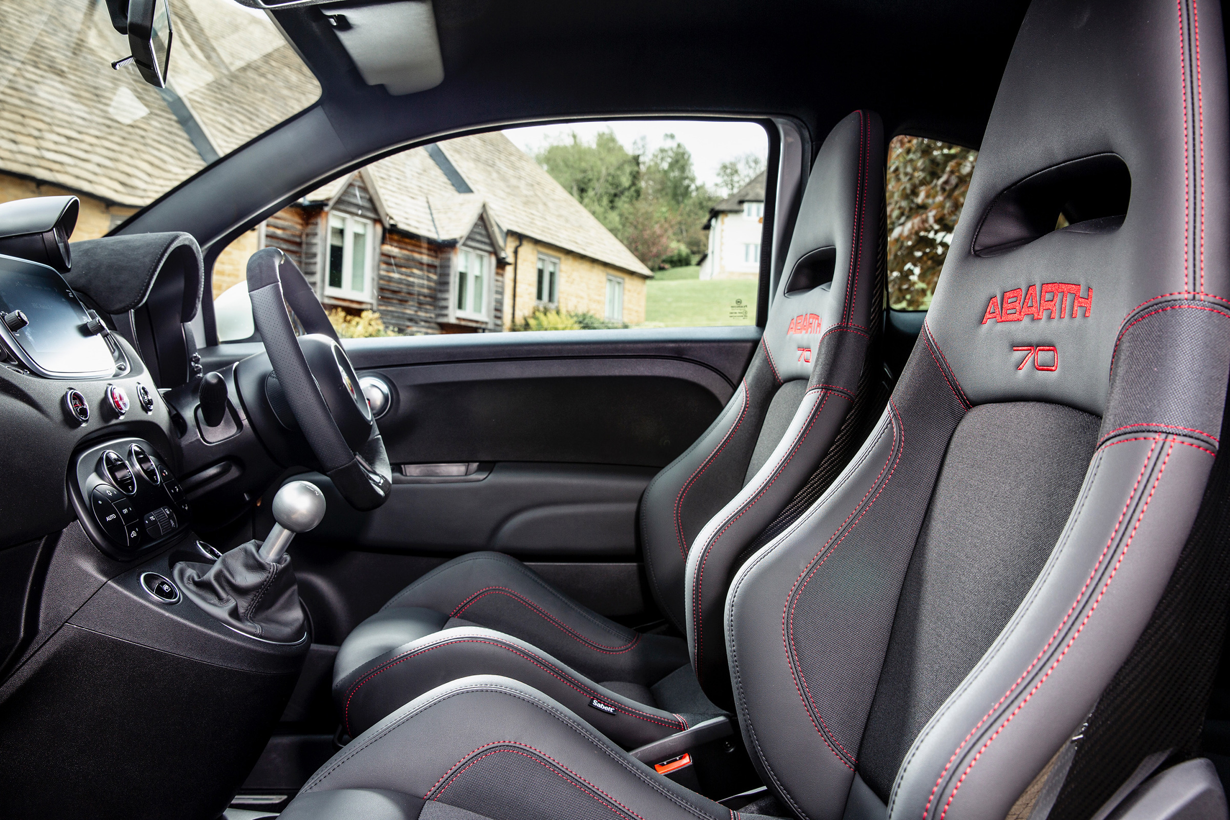 Abarth 595 essessee 70th Edition - interior