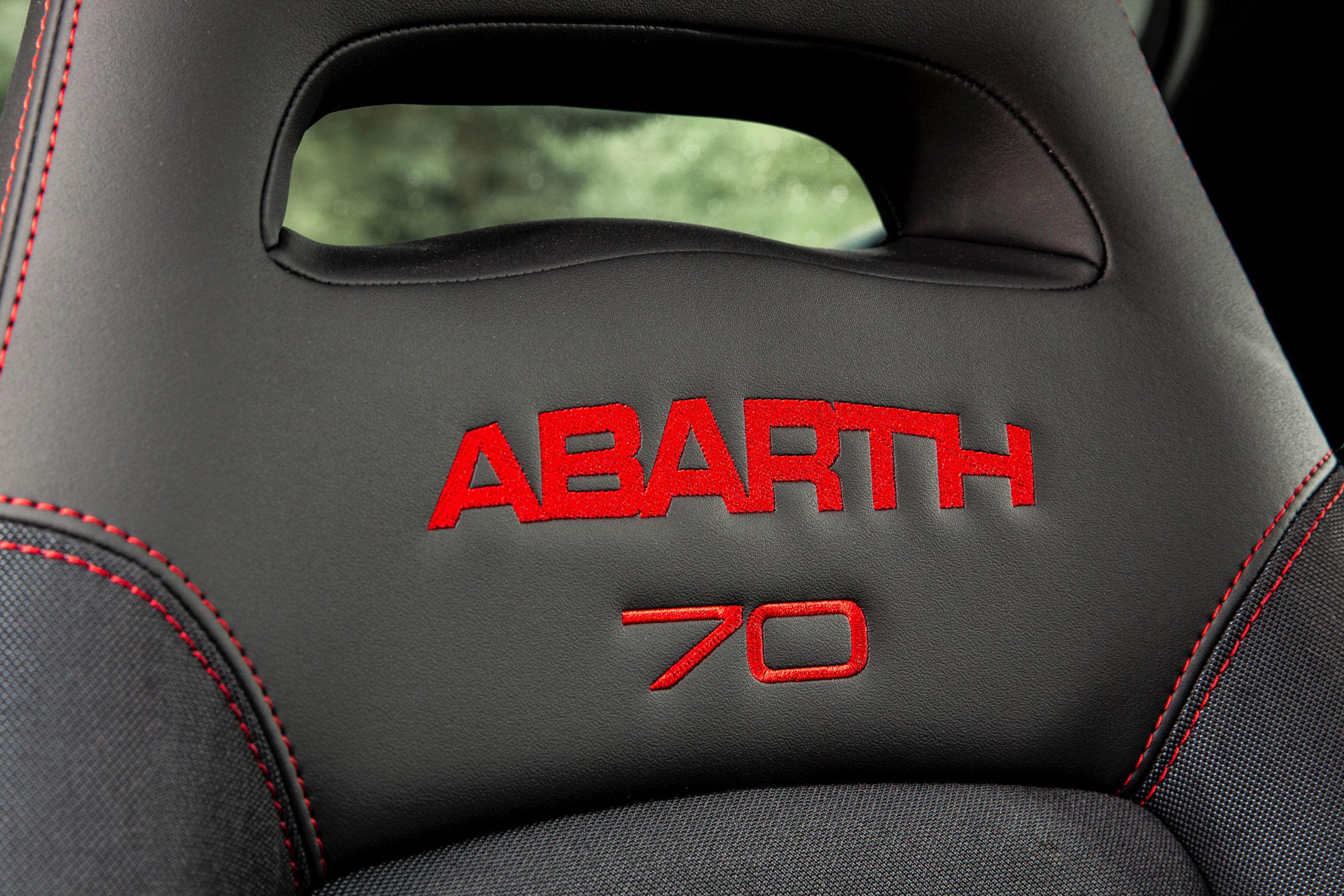 Abarth 595 essessee 70th Edition - headrest