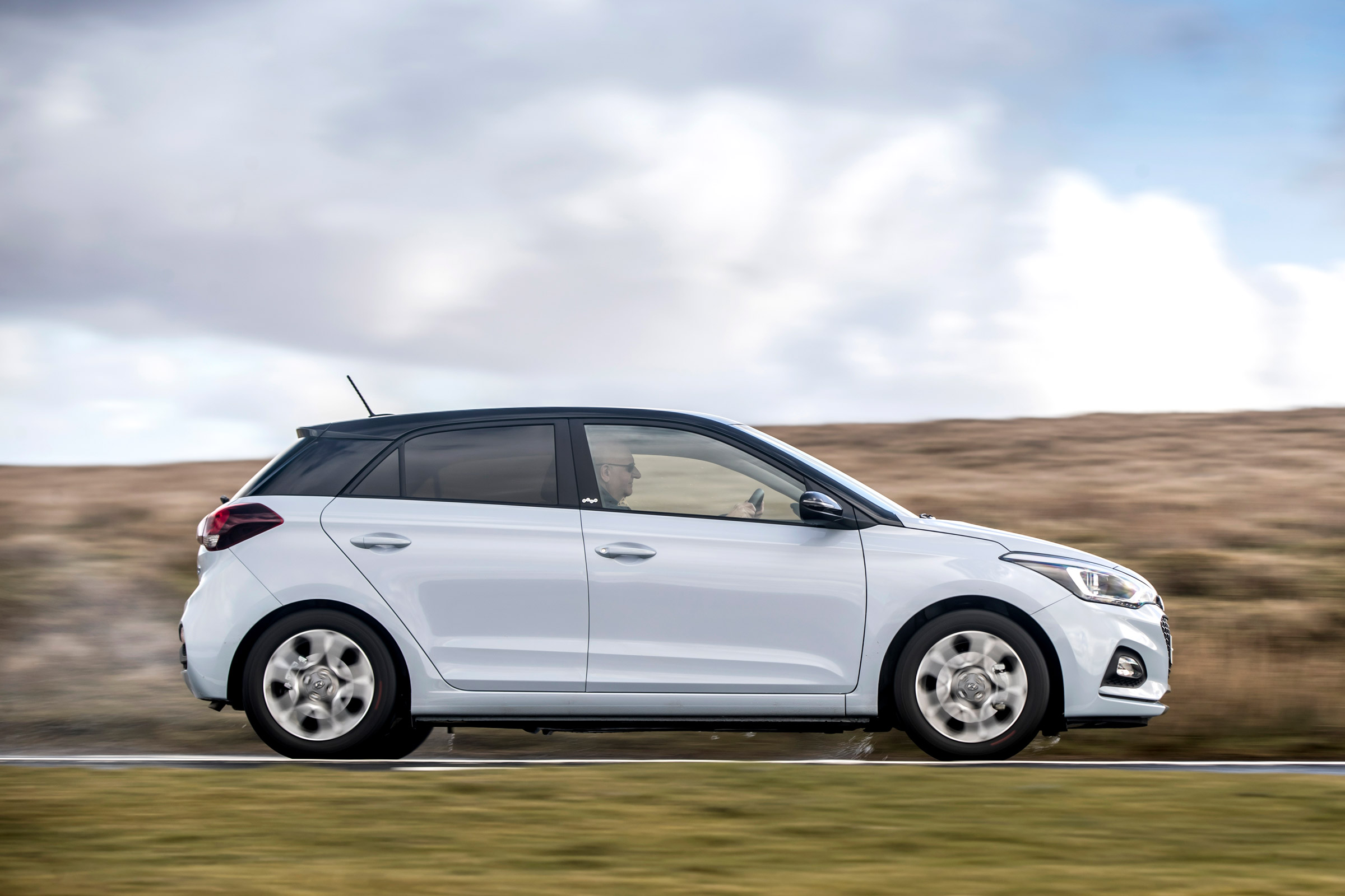 Hyundai i20 Play side