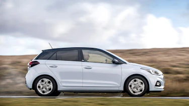 Hyundai i20 Play side
