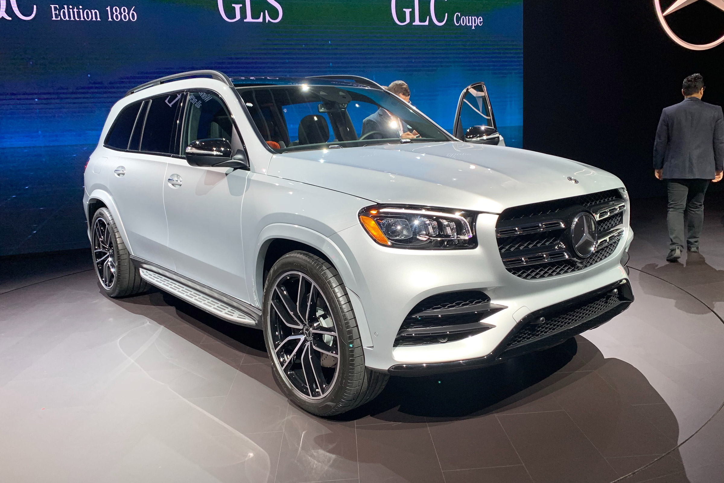 Mercedes GLS - New York front