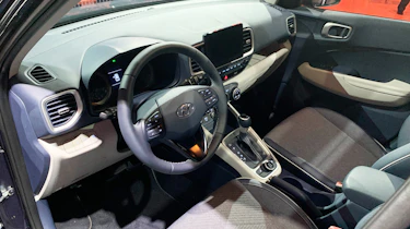 Hyundai Venue - New York dash
