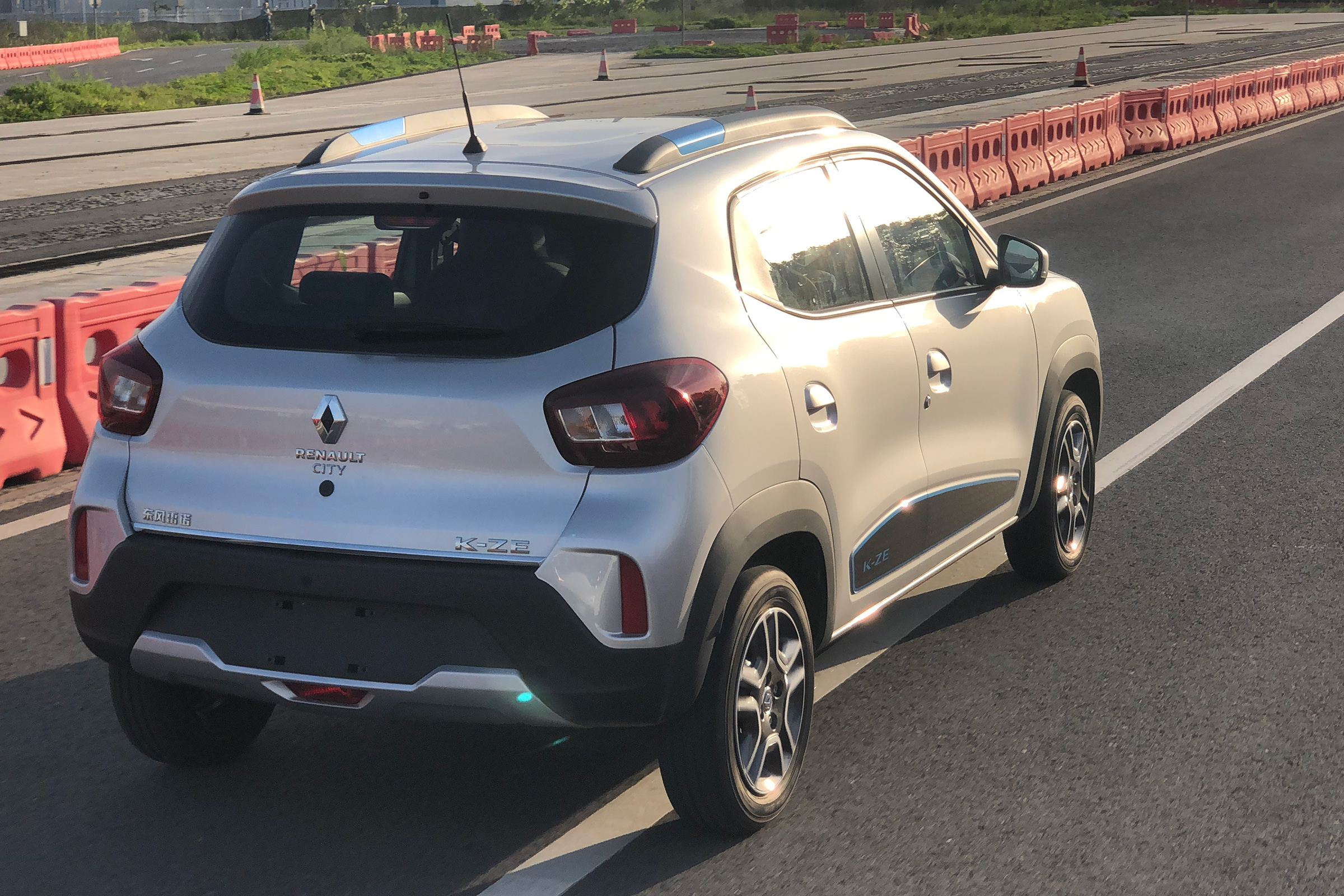 Renault K-ZE - rear tracking