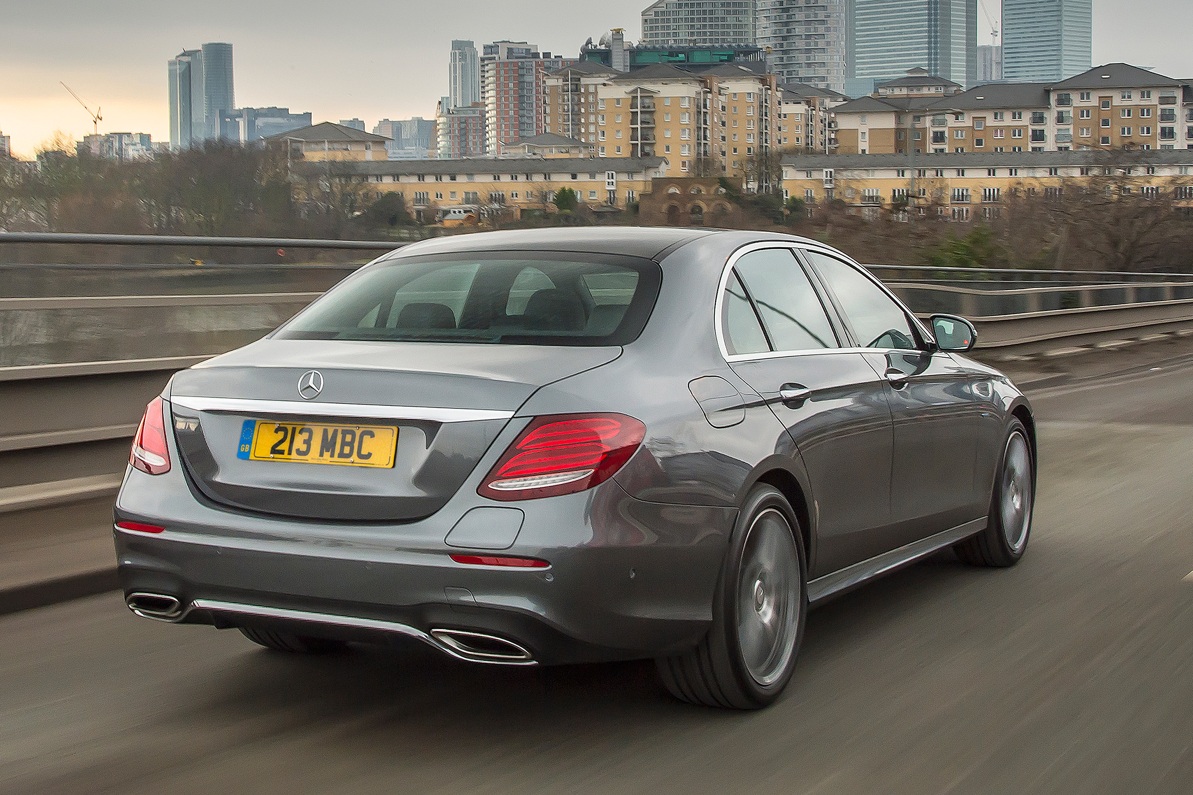 Mercedes E 300 de- rear tracking 
